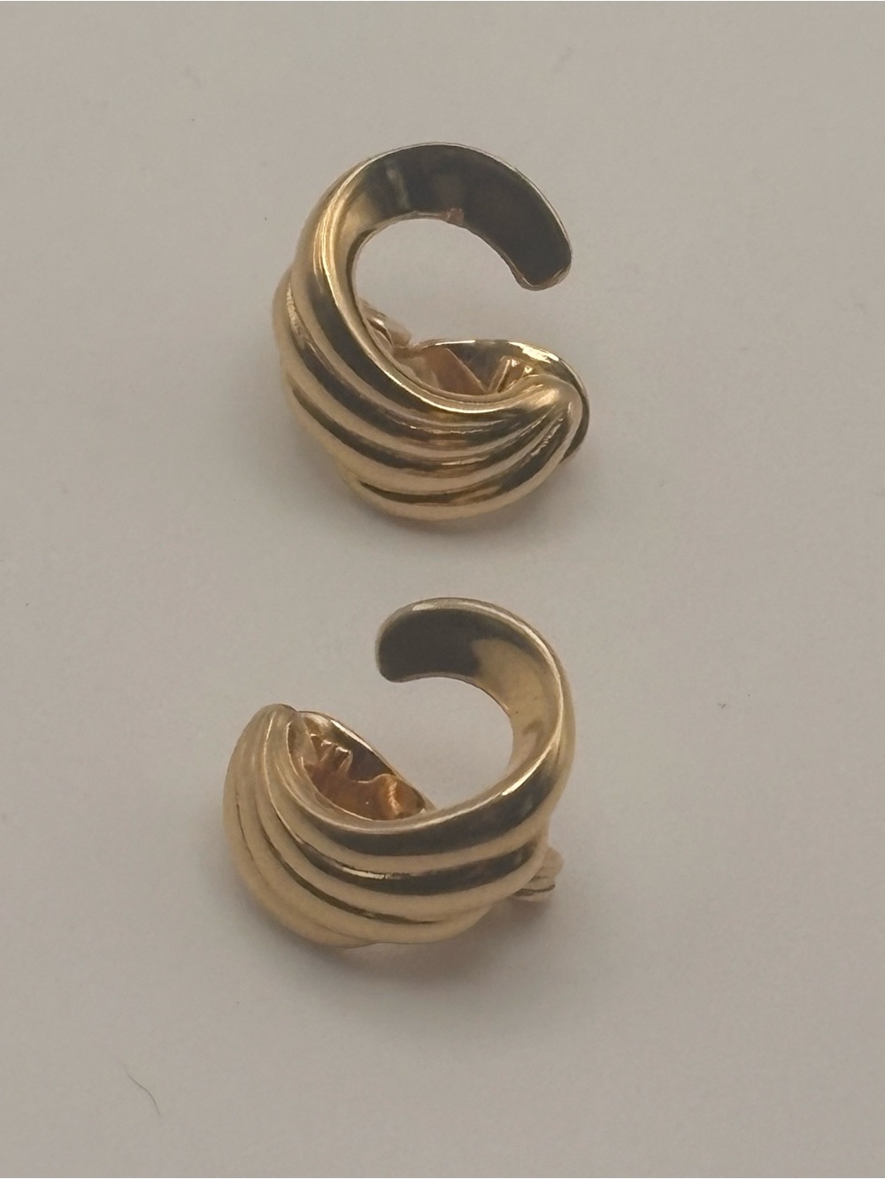 Vintage Monet Gold Tone Ribbed Swirl Crescent Hoop Clip On Earrings Signed